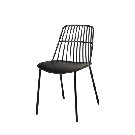 Silla Nerina de Somcasa en acabado negro y vista escorzada.