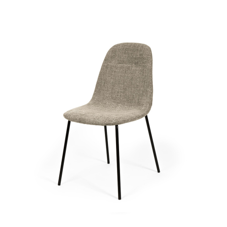 Silla Dana de Somcasa en acabado taupe y vista escorzada.