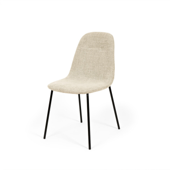 Silla Dana de Somcasa en acabado beige y vista escorzada.