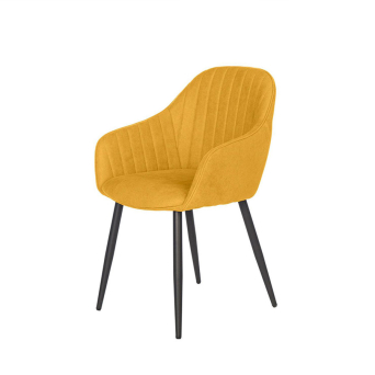 Silla Natalia de Somcasa en acabado mostaza y vista escorzada.