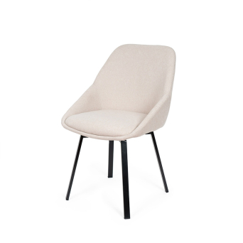 Silla Amelie de Somcasa en acabado beige y vista escorzada.