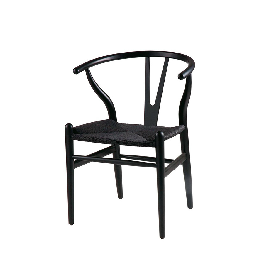 Silla Ada de Somcasa en acabado negro y vista escorzada.