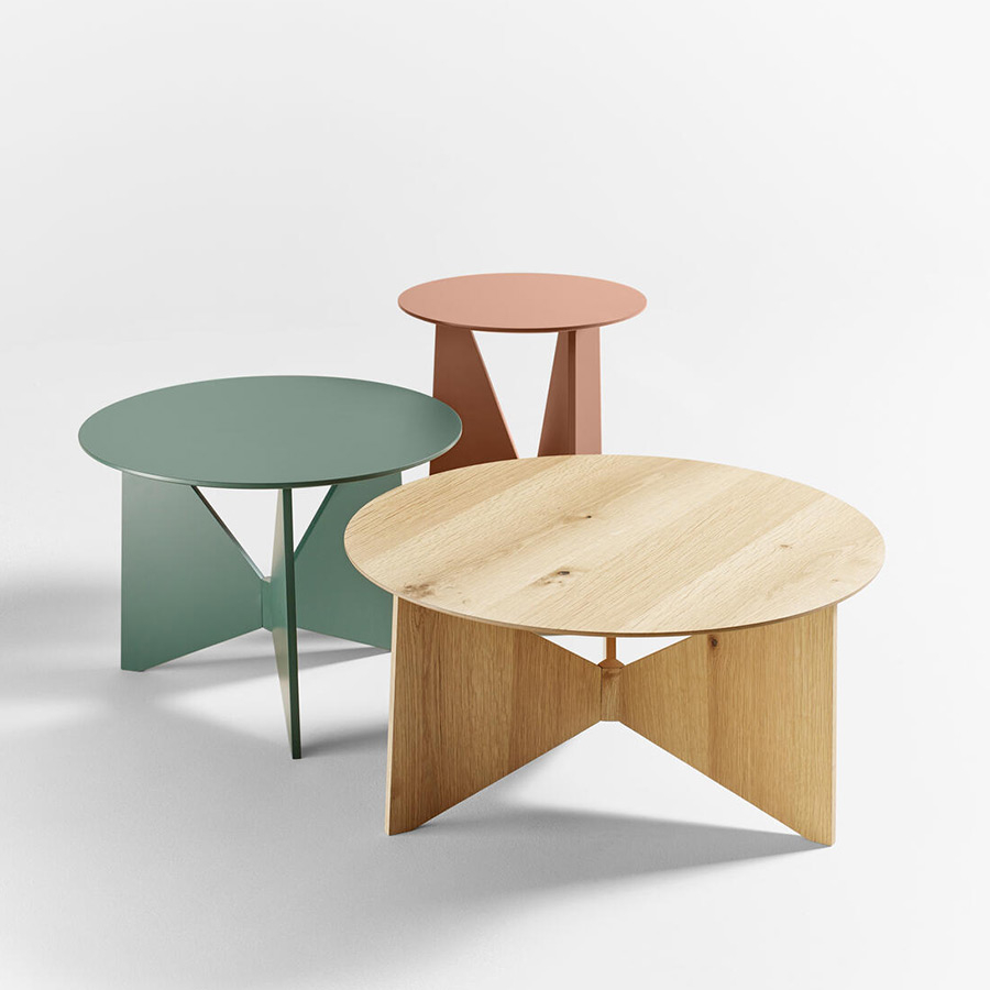 Mesa de centro Hiru de Treku, en chapa de madera natural o lacado