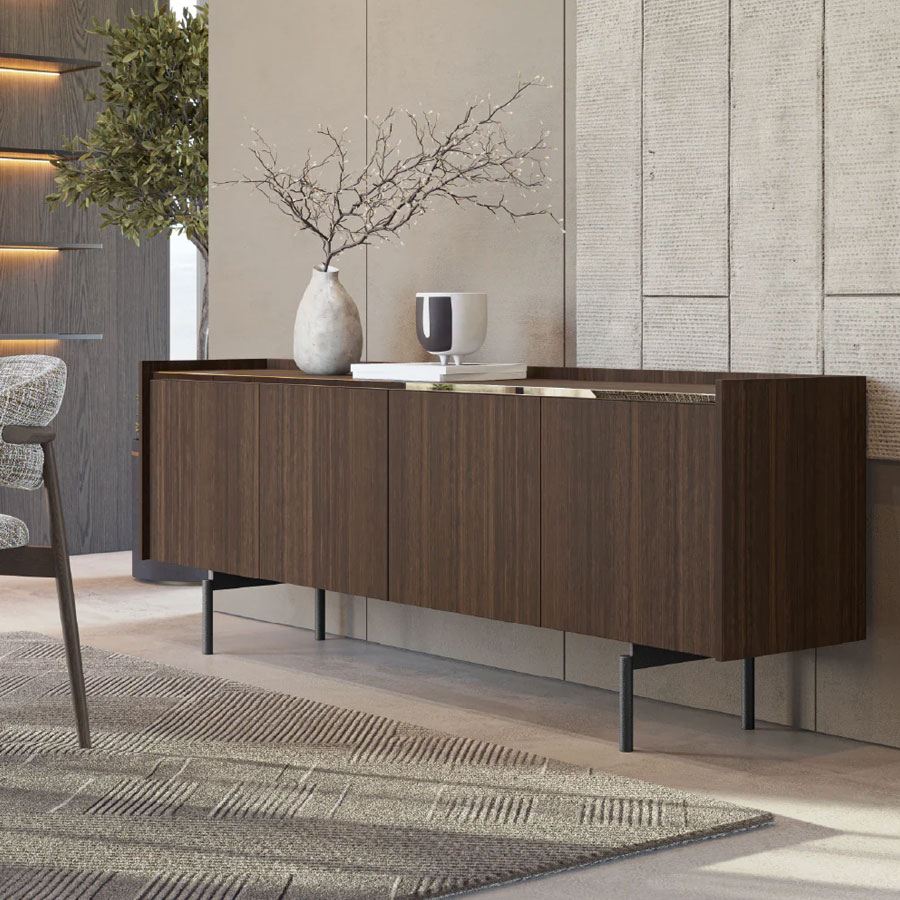 Aparador Colline fabricado en chapa de madera natural, con patas y detalle en inox