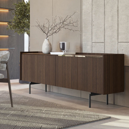 Aparador Colline fabricado en chapa de madera natural, con patas y detalle en inox