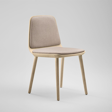 Silla Bisell de Treku, en madera y con asiento y respaldo tapizado