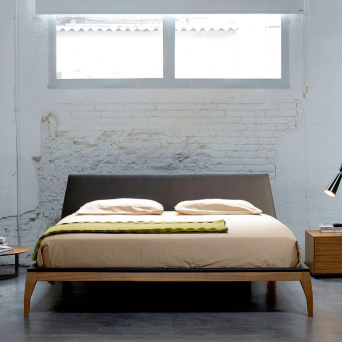 Cama Bel de Treku, con estructura de madera maciza y cabecero acolchado 2