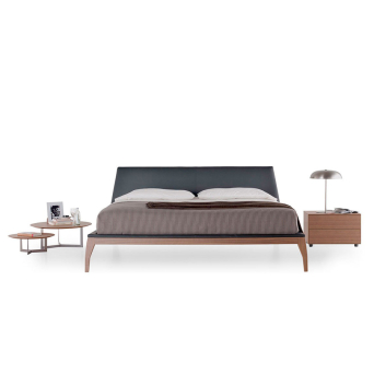 Cama Bel de Treku, con estructura de madera maciza y cabecero acolchado