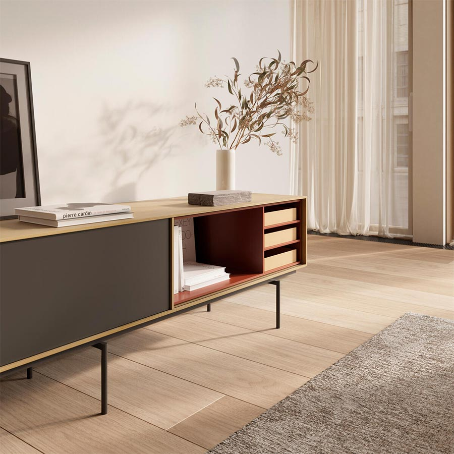 Vista detallada del módulo diáfano, el módulo con puerta corredera y el módulo con cajones del Mueble de TV Aura 3 de Treku