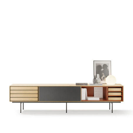 Mueble de TV Aura 3 de Treku, fabricado en chapa de madera natural y DM lacado