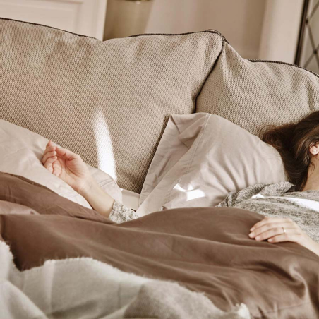Vista de los cojines desenfundables con tapizado personalizable de la Cama Bora de Treku
