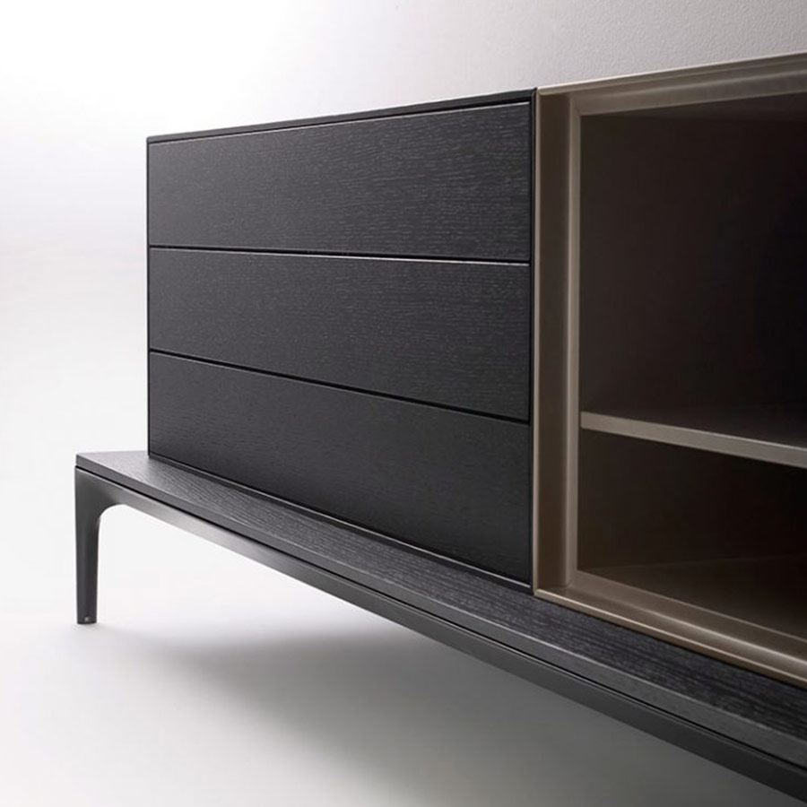 Detalle del módulo con tres cajones y el módulo compartimentado del Mueble TV Lauki 3 de Treku