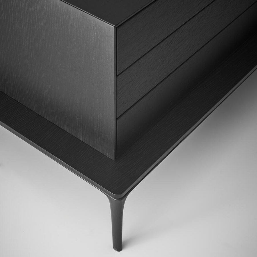 Detalle de los pies metálicos del Mueble TV Lauki 3 de Treku