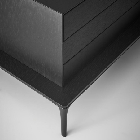Detalle de los pies metálicos del Mueble TV Lauki 3 de Treku