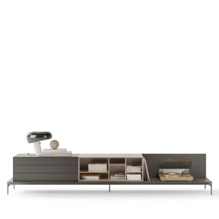 Mueble TV Lauki 3, fabricado en chapa de madera natural y DM lacado con pies metálicos