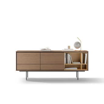 Aparador Aura 25 de Treku, fabricado en chapa de madera natural y DM lacado, con pie metálico cilíndrico
