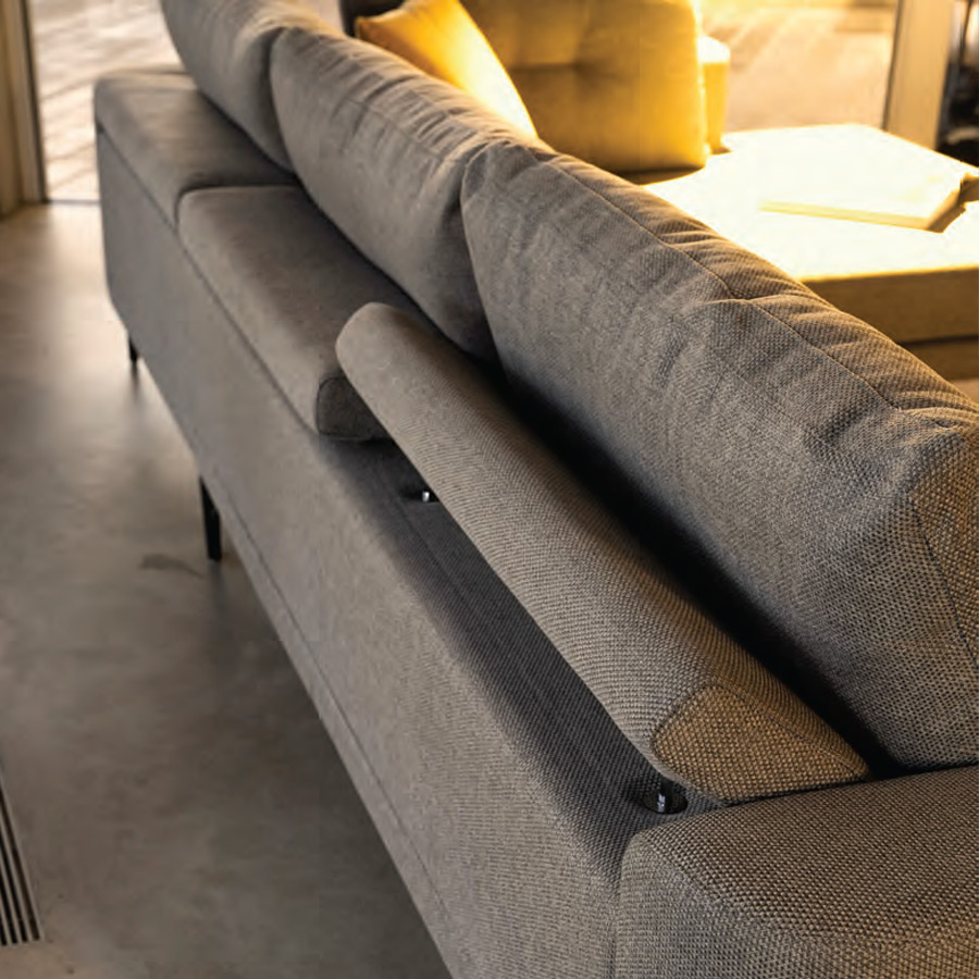 Chaiselongue Mk.1110 de la firma de diseño Moorki en acabado gris y vista detalle del cabezal.