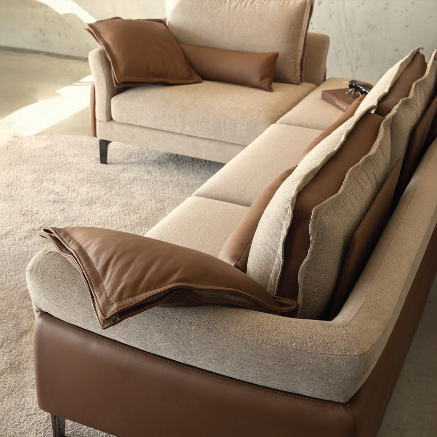 Chaiselongue MK. 1230 de la firma de diseño Moorki y vista lateral del brazo.