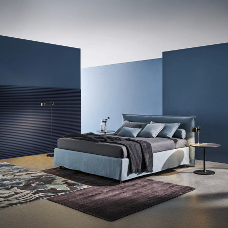 Cama Edo de la firma Twils en acabado azul y vista lateral.