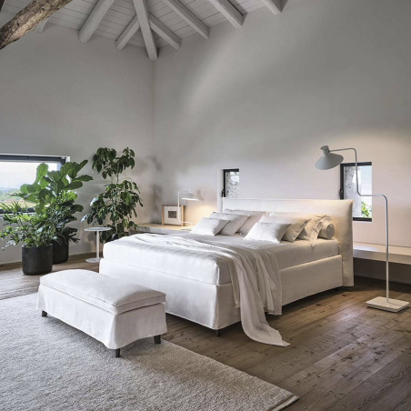 Cama Edo de la firma Twils en acabado blanco y vista lateral.