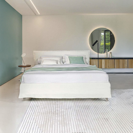 Cama Edo de la firma Twils en acabado blanco y detalles turquesa y vista frontal.