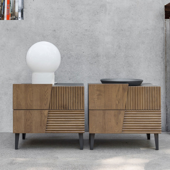 Mesita de noche Design, de Devina Nais, en madera maciza