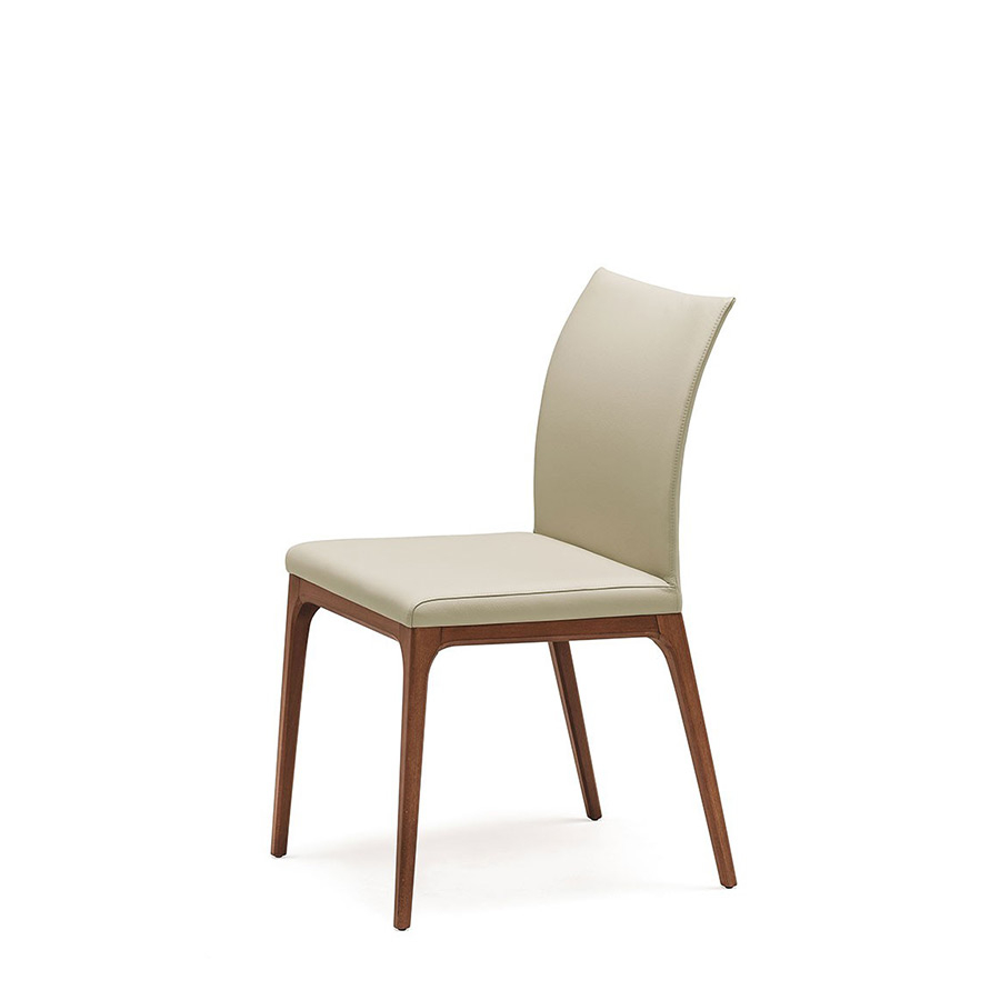 Silla Arcadia de Cattelan Italia, patas haya nogal canaletto y  tapizado piel lino