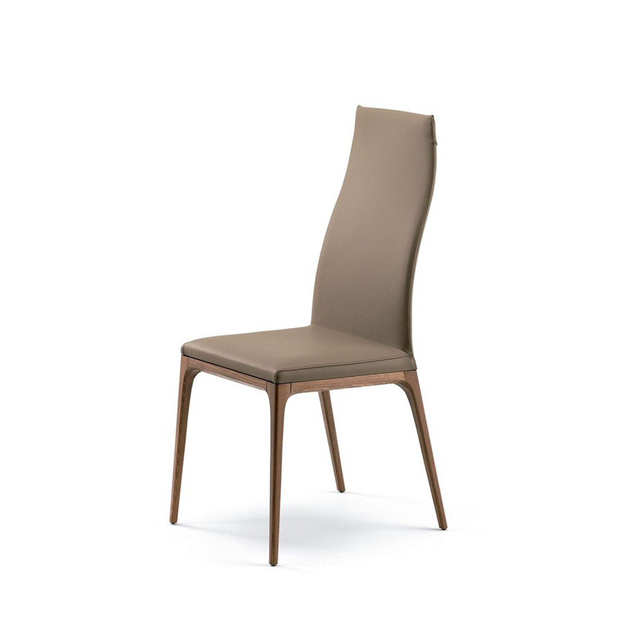 Silla Arcadia de Cattelan Italia, patas haya nogal canaletto y tapizado piel tortora