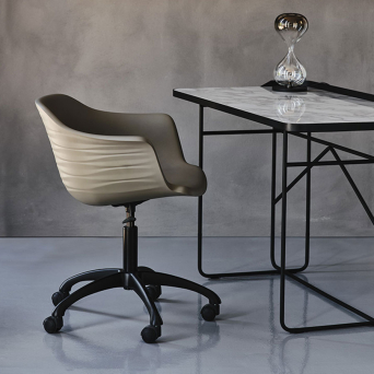 Detalle del respaldo de la Butaca Indy giratoria de Cattelan Italia 2