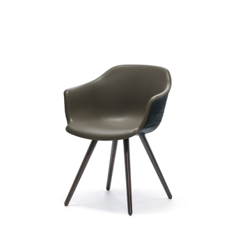 Butaca Indy 4 patas, de Cattelan Italia, acabado de las patas roble ahumado y asiento fango