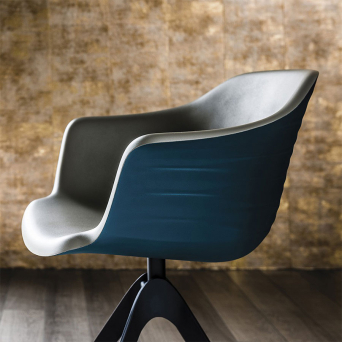 Butaca Indy, de Cattelan Italia, con patas gofrado grafito y acabado del asiento blanco 2