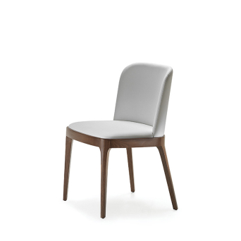 Silla Magda de Cattelan Italia, con estructura fresno barnizado nogal canaletto y tapizado blanco