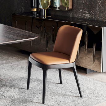 Silla Magda de Cattelan Italia, con estructura fresno barnizado nogal canaletto y tapizado blanco 2