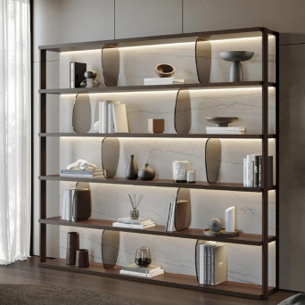 Estantería Colline de Evanyrouse, con estructura de madera, trasera porcelánica y separadores de cristal