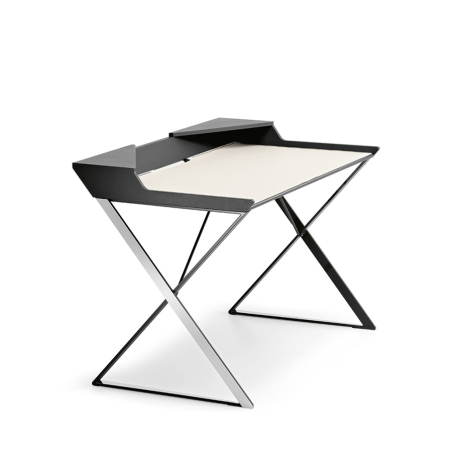 Escritorio Qwerty de Cattelan Italia, con estructura de acero barnizado y tapa en MDF lacado