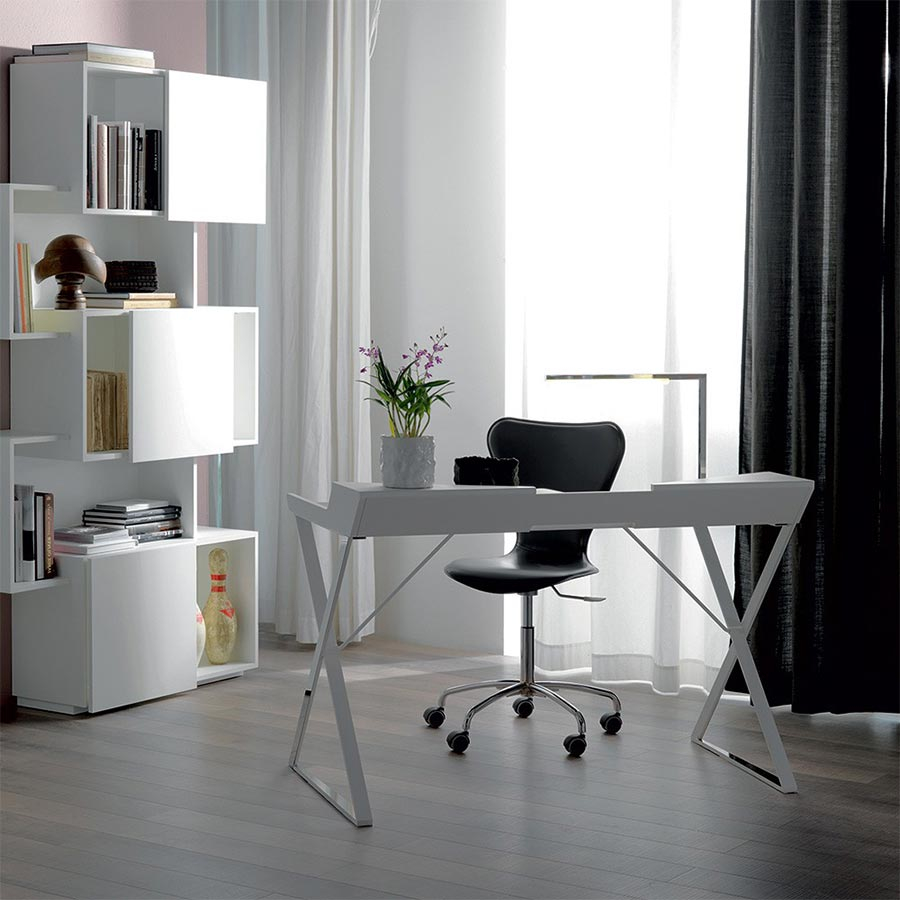 Vista frontal del Escritorio Qwerty de Cattelan Italia