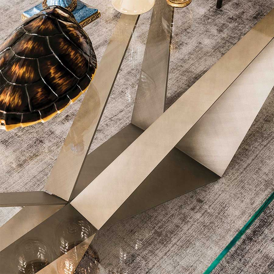 Detalle de la estructura en acero barnizado y acabado brushed bronze de la Mesa Skorpio de Cattelan Italia