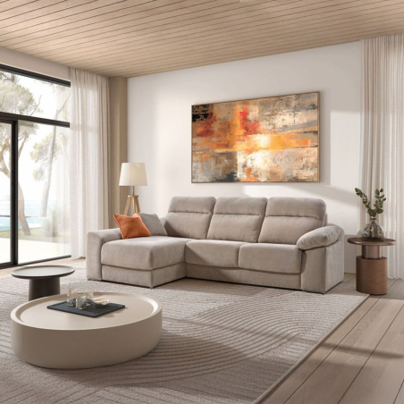 Chaiselongue deslizante Ariel de Pedro Ortiz en acabado beige y vista frontal en ambiente.