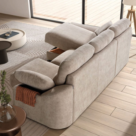 Chaiselongue deslizante Ariel de Pedro Ortiz en acabado beige y vista trasera en ambiente.
