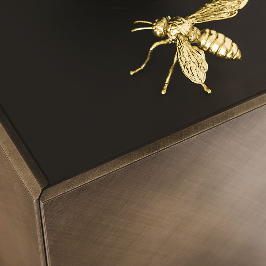 Detalle del acabado de la tapa y de la estructura del Aparador Arizona de Cattelan Italia