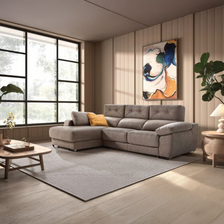 Sofá Pedro Ortiz Ángela en Muebles Lara y vista de ambiente comedor.