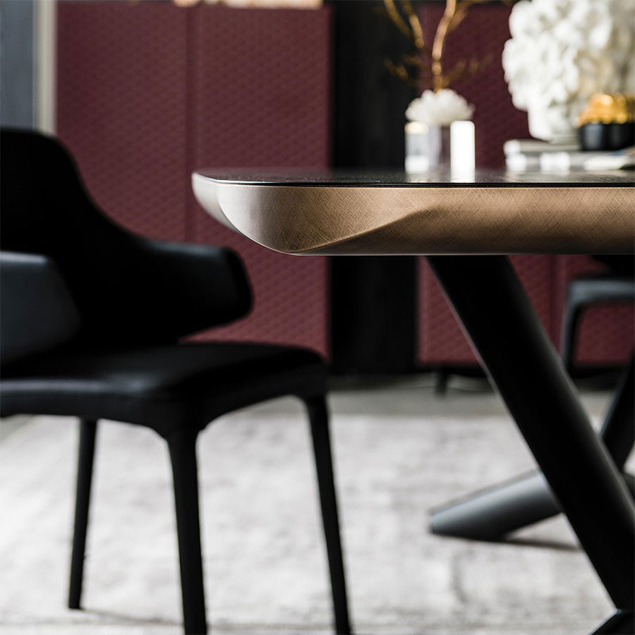 Detalle del borde biselado de la Mesa Planer Wood de Cattelan Italia