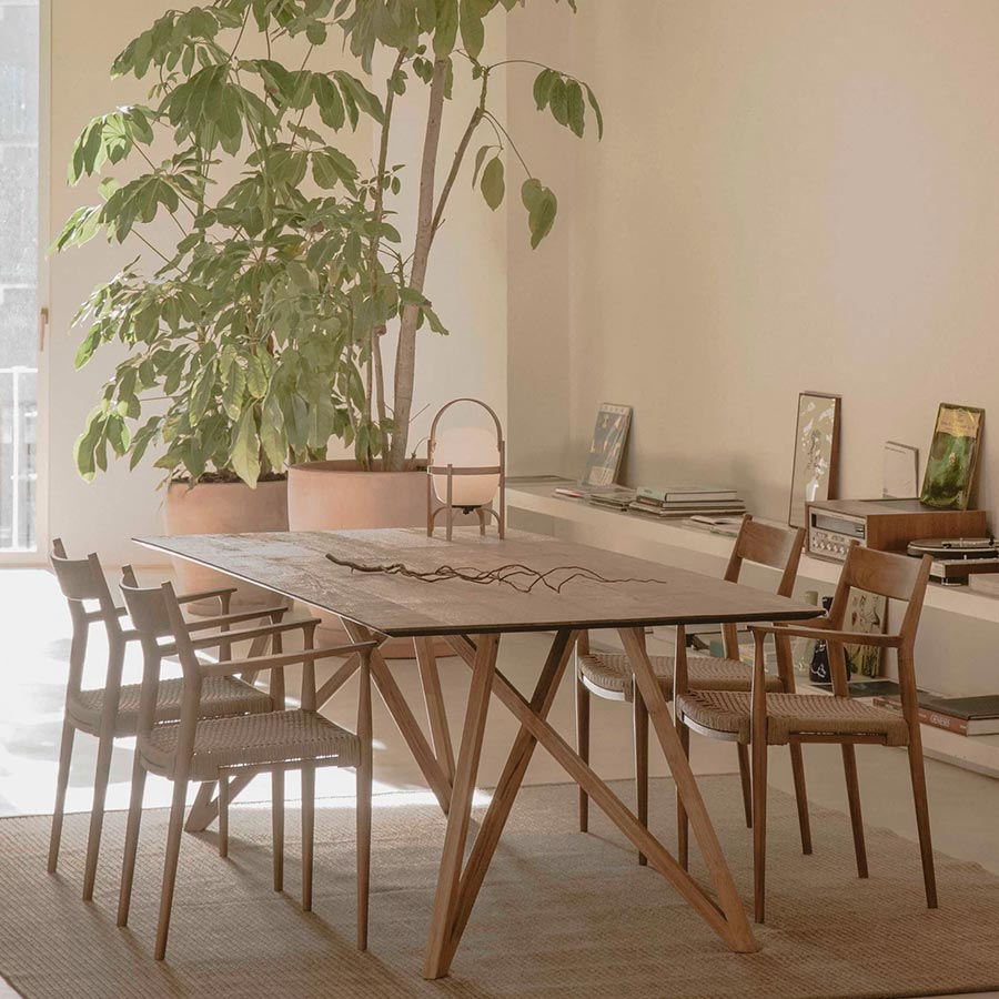 Mesa Spider rectangular de PLM Design integrada en ambiente de comedor