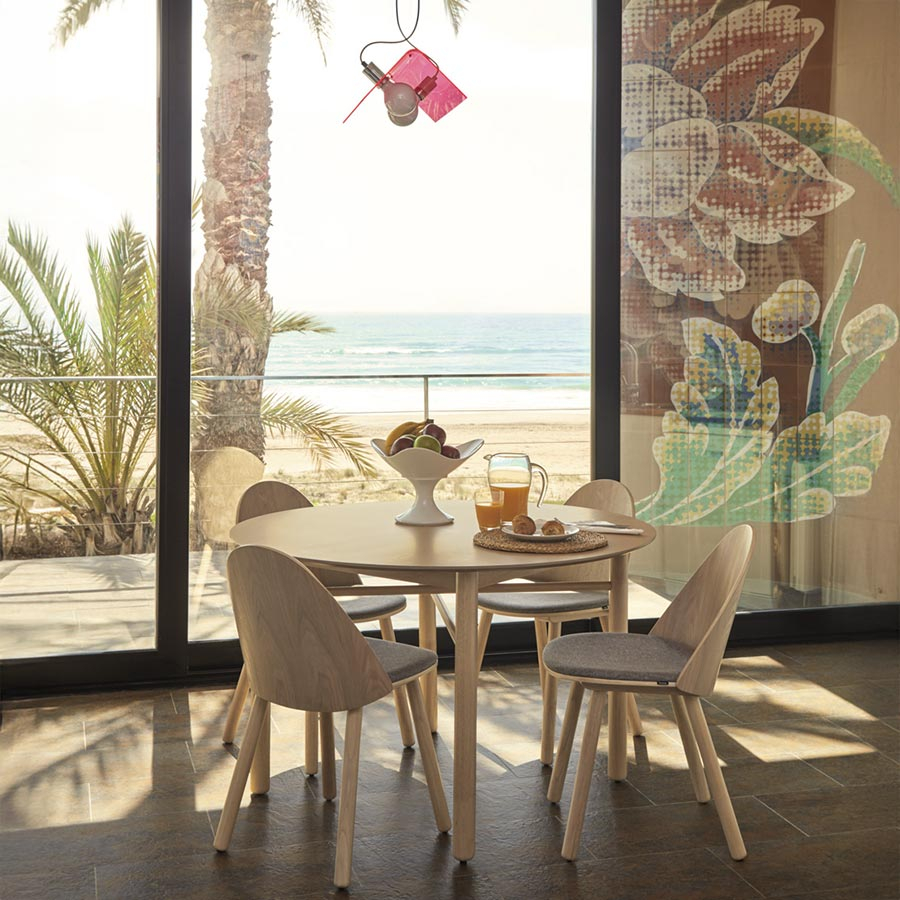 Silla Uma de Teulat integrada en ambiente de cocina