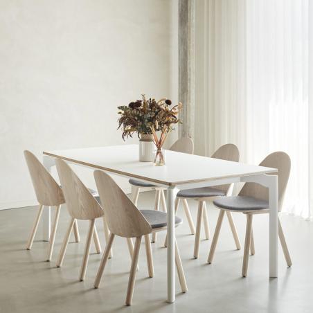 Silla Uma de Teulat integrada en ambiente de comedor