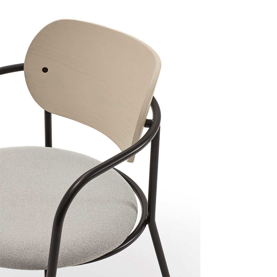 Detalle del respaldo y el asiento tapizado de la Silla Eclipse de Teulat