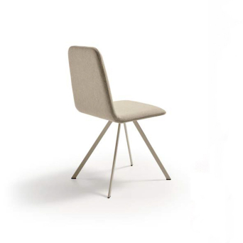 Silla Balvet de la marca nacional Pemi en tapizado Taipei 5 y vista escorzada. 2