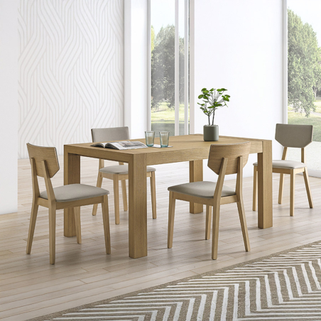 Silla Domus en gris claro de Pemi en  vista de ambiente de comedor.