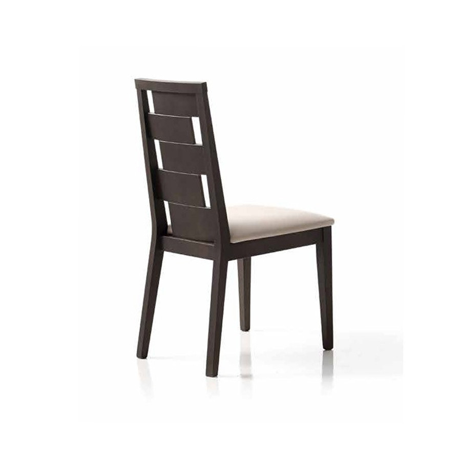 Silla Sala de Pemi Mobiliario en vista escorzada trasera.