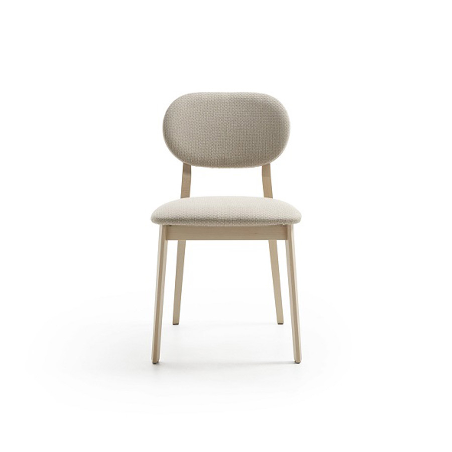 Silla Cedro de la marca nacional Pemi en tapizado butan 7 y vista frontal.